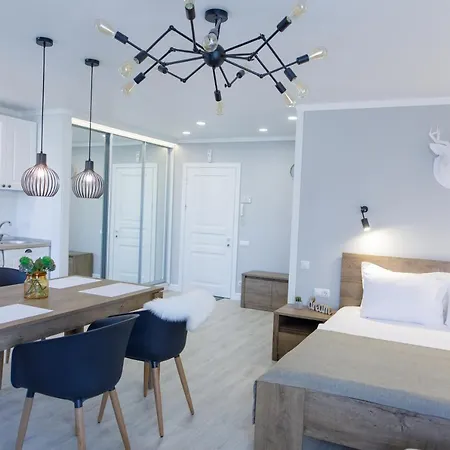 Studio Suite Near Lake With Jacuzzi Sumy Exterior photo